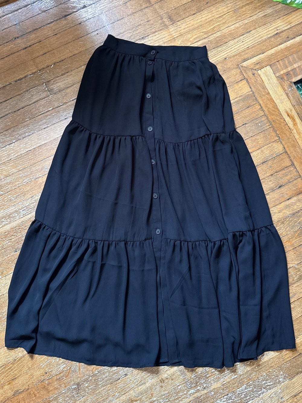 Dynamite Women’s Tiered Button-Front Lined Black Maxi Skirt